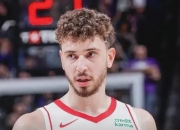 开云体育在线-包含新疆队翻盘公牛，范弗利特点燃赛场的词条