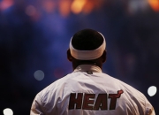 开云下载-孤胆与王权，当独行侠的利刃刺穿王朝，杜兰特在生死边缘写下神谕