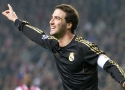 开云体育app-霍勒迪攻防一体统治赛场，湖人终结热火连胜彰显冠军底蕴