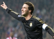 开云体育app-霍勒迪攻防一体统治赛场，湖人终结热火连胜彰显冠军底蕴