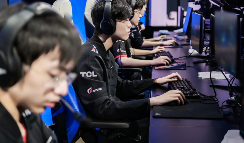 DK碾压EDG，Zeus送出助攻的简单介绍