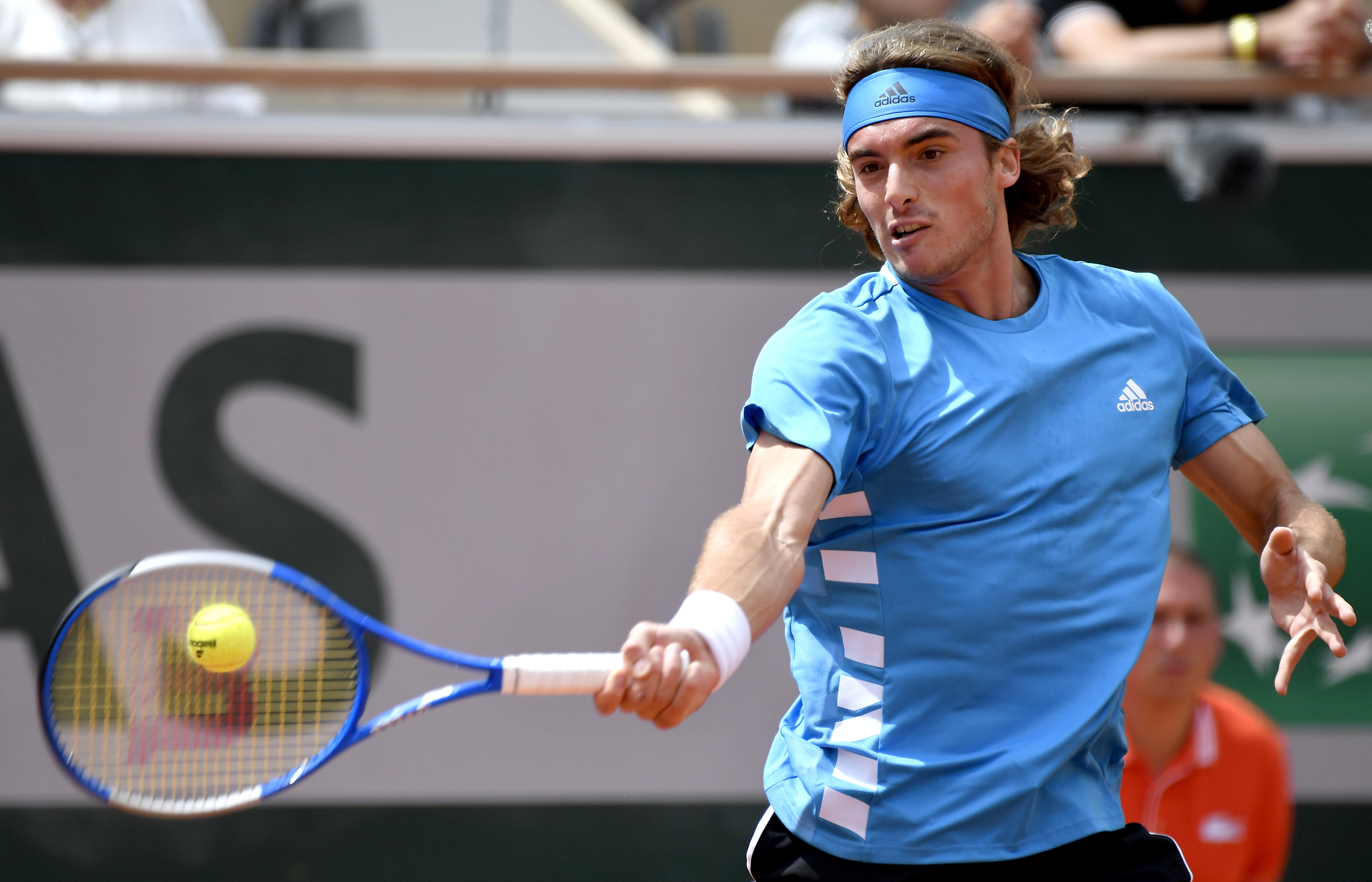 意大利网球队横扫美国网球队，西西帕斯送出助攻