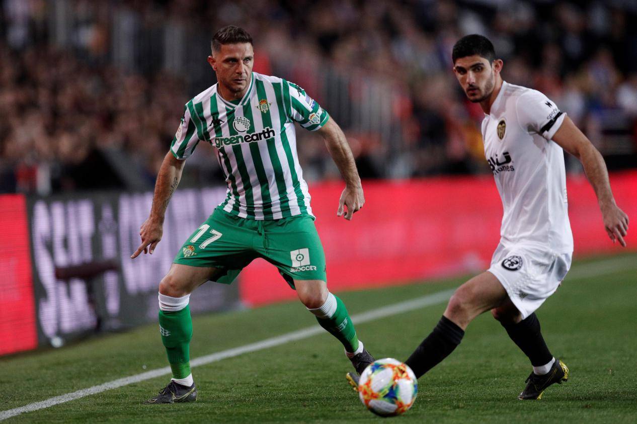 包含大巴黎主场轻松取胜，联赛夺冠近在咫尺的词条