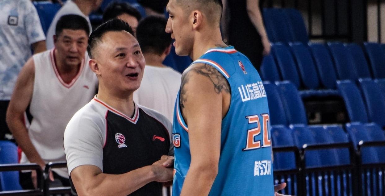 黑山队备战教练赛，期待取胜