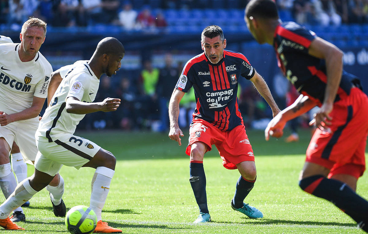 关于卡昂客场被梅斯击败，保持低迷状态的信息