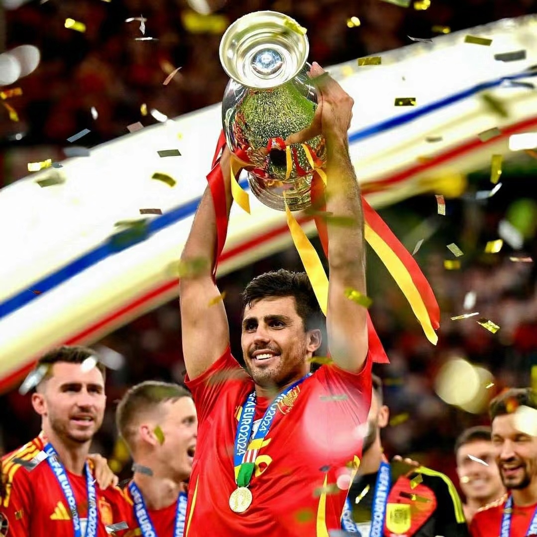 西班牙队势不可挡，豪取三连胜的简单介绍