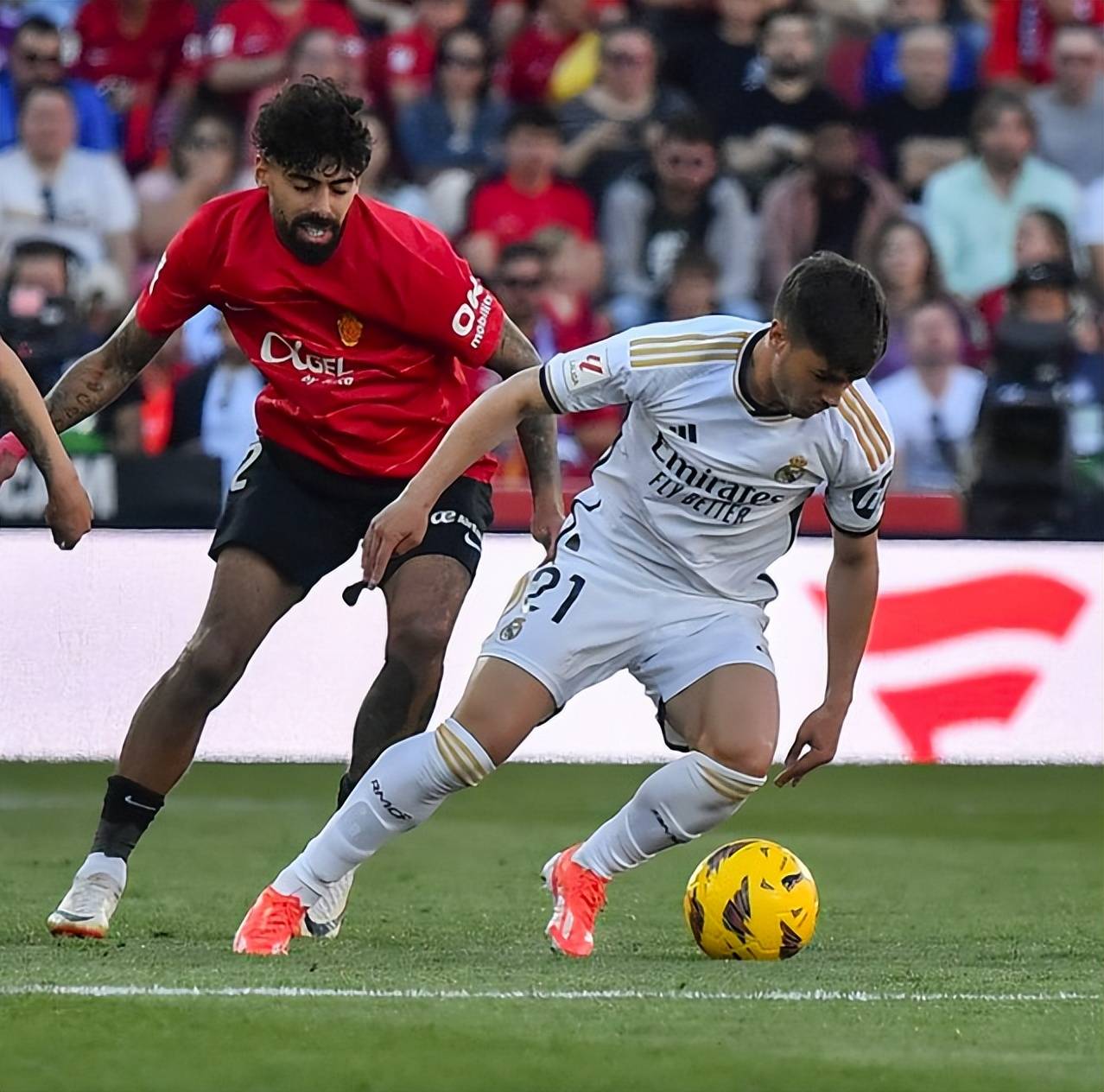 包含雷恩战平波尔多，法甲争夺激烈进行中的词条