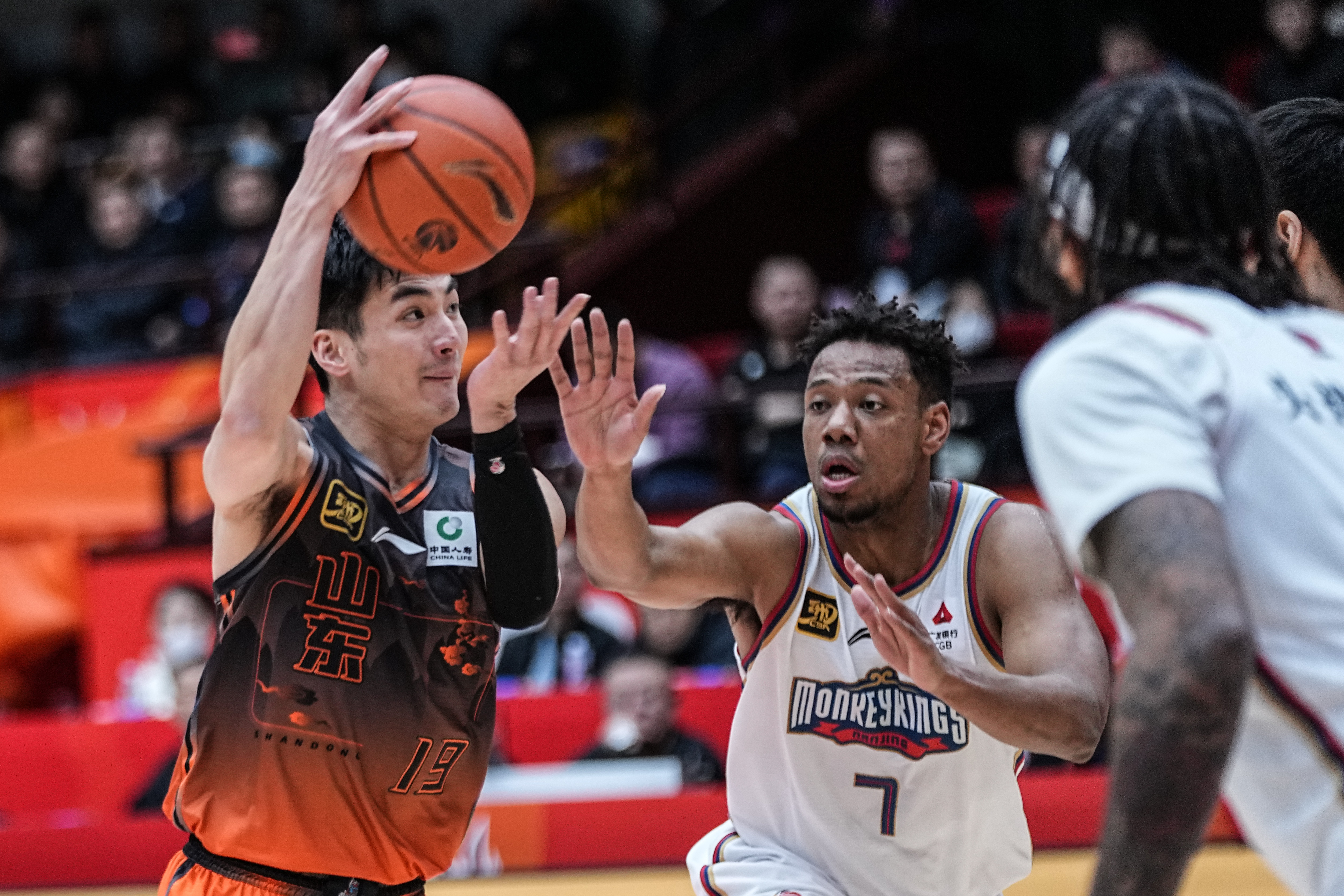 江苏男篮客场负于广东队，遭遇两连败