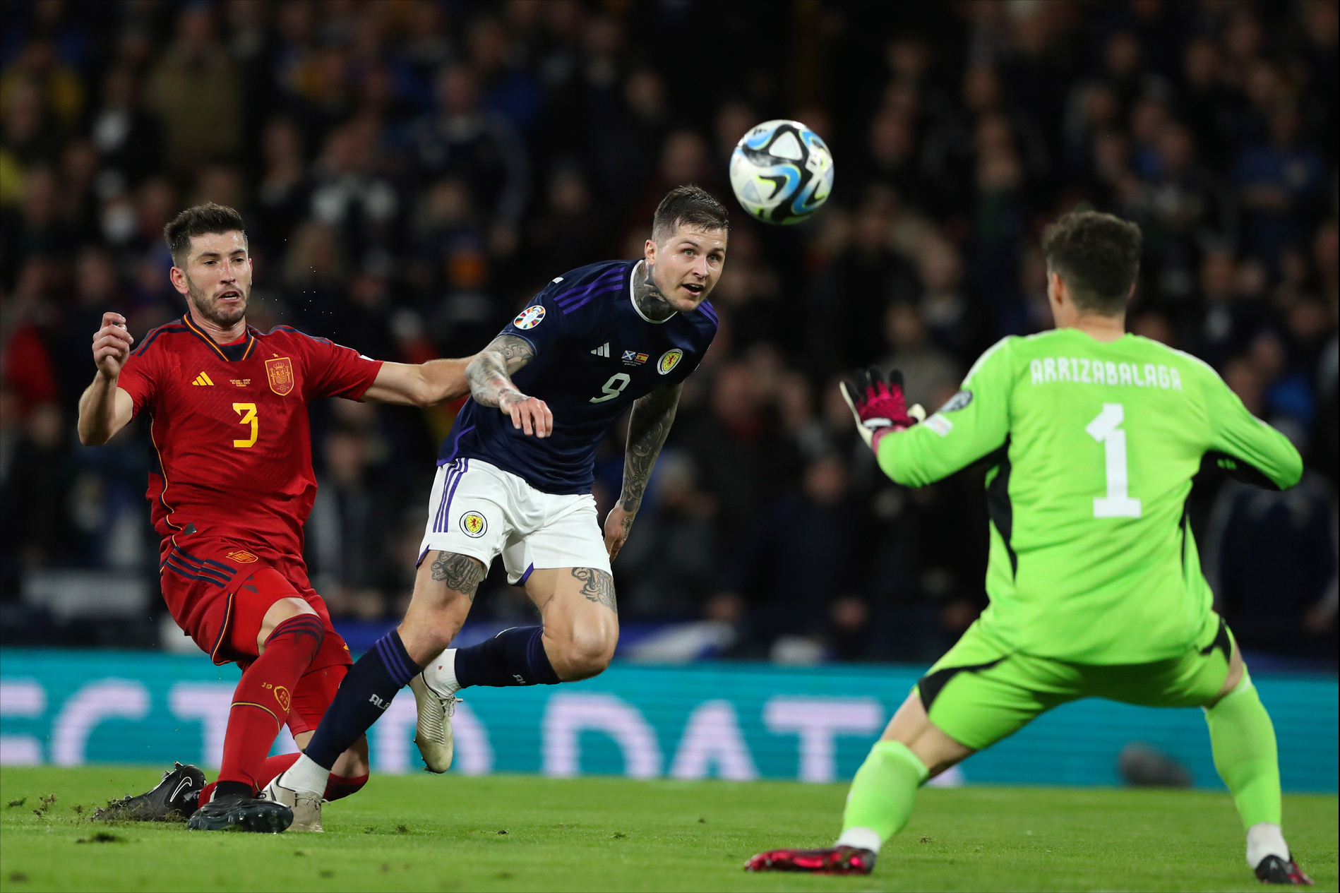 包含欧洲杯预选赛紧张开战，关键比赛即将来临的词条