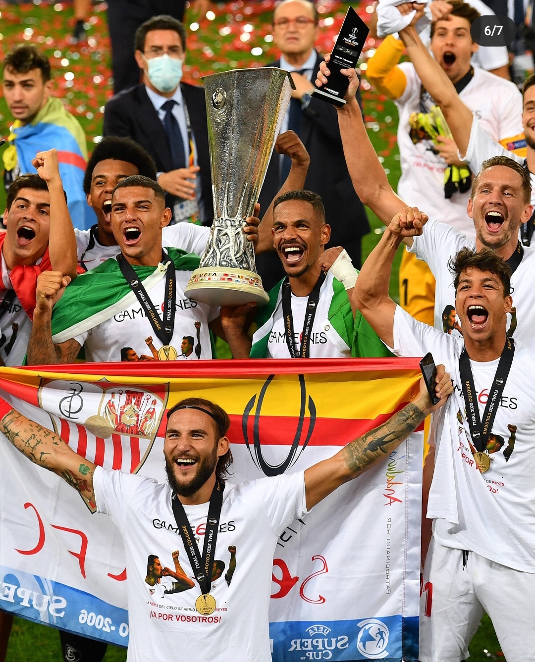 包含图卢兹队球员团结一心，力夺冠军的词条