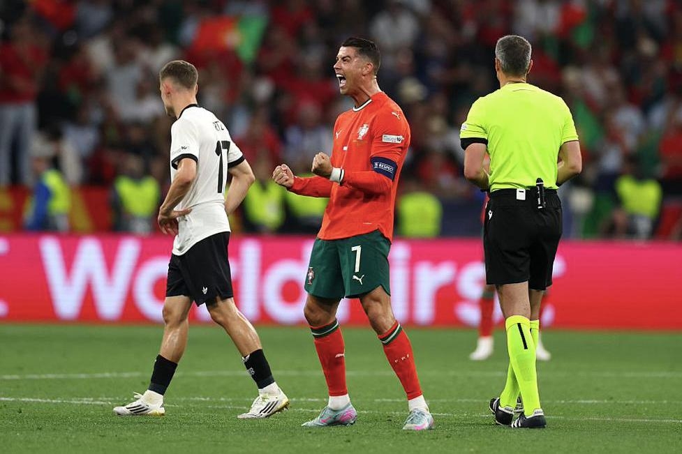 包含欧国联比赛阿美尼亚队奋力一搏，追赶领先队伍的词条