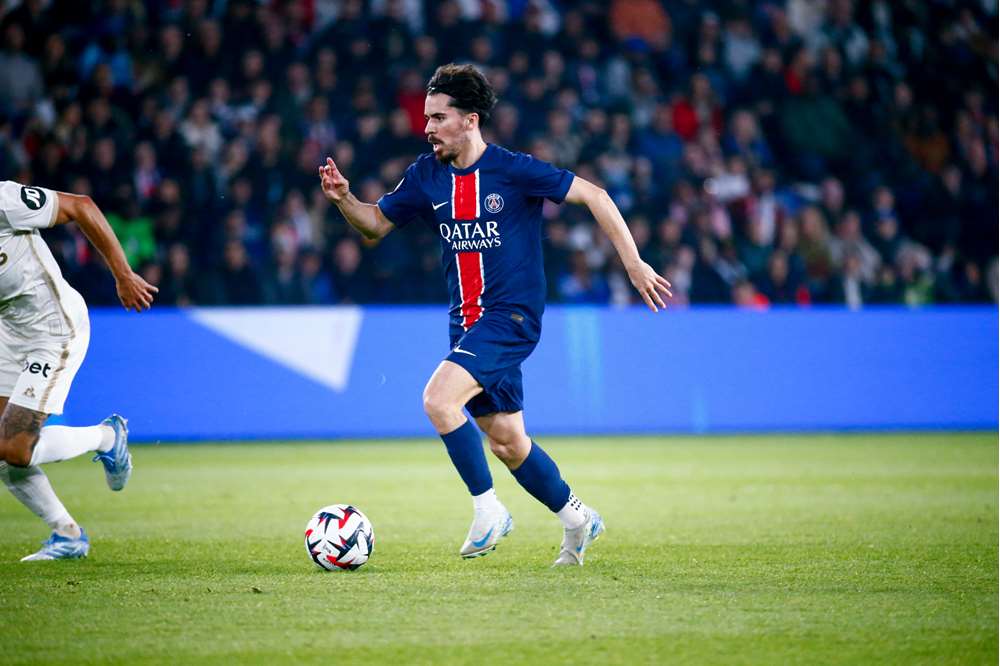 尼斯球员集中精神，备战关键比赛