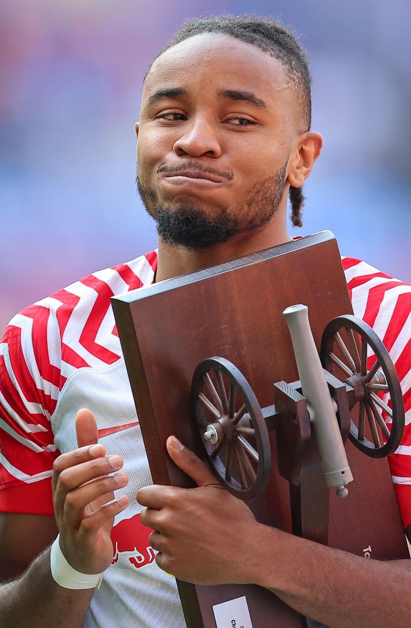 包含阿根廷力克阿森纳，恩昆库惊艳世界的词条