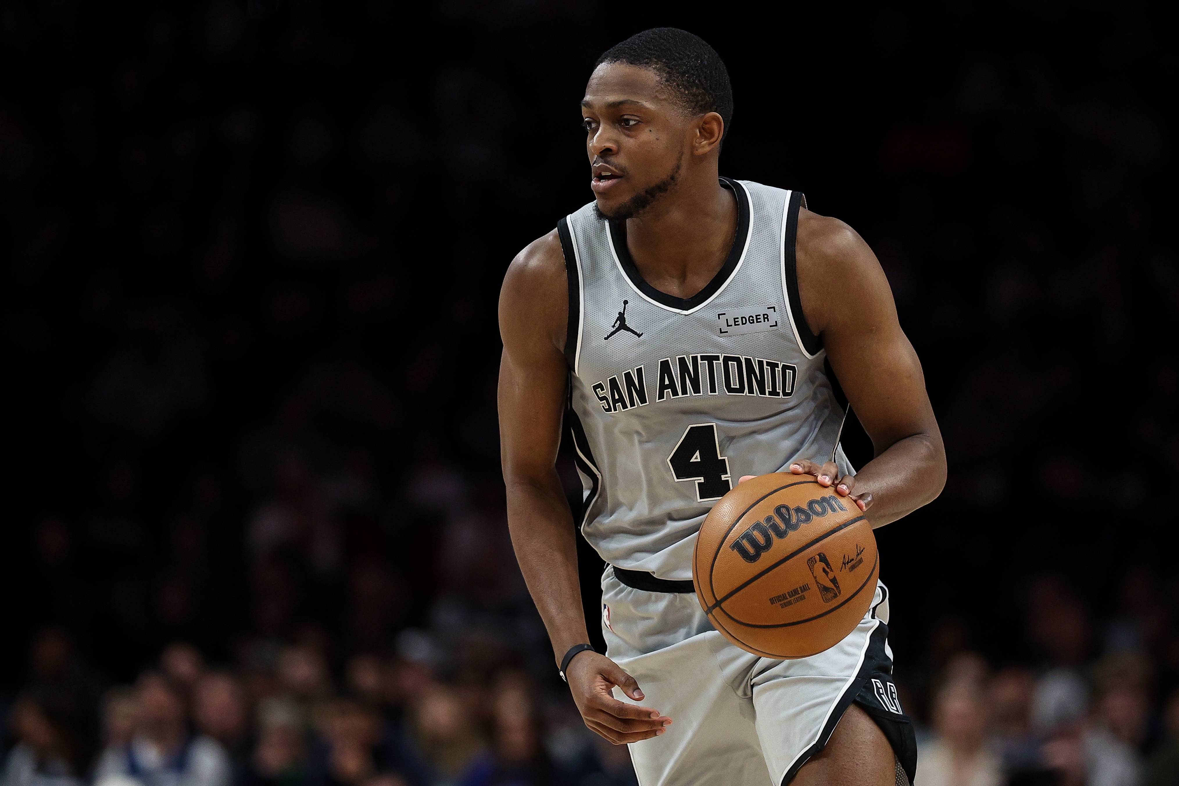 灰熊横扫太阳，福克斯高光表现