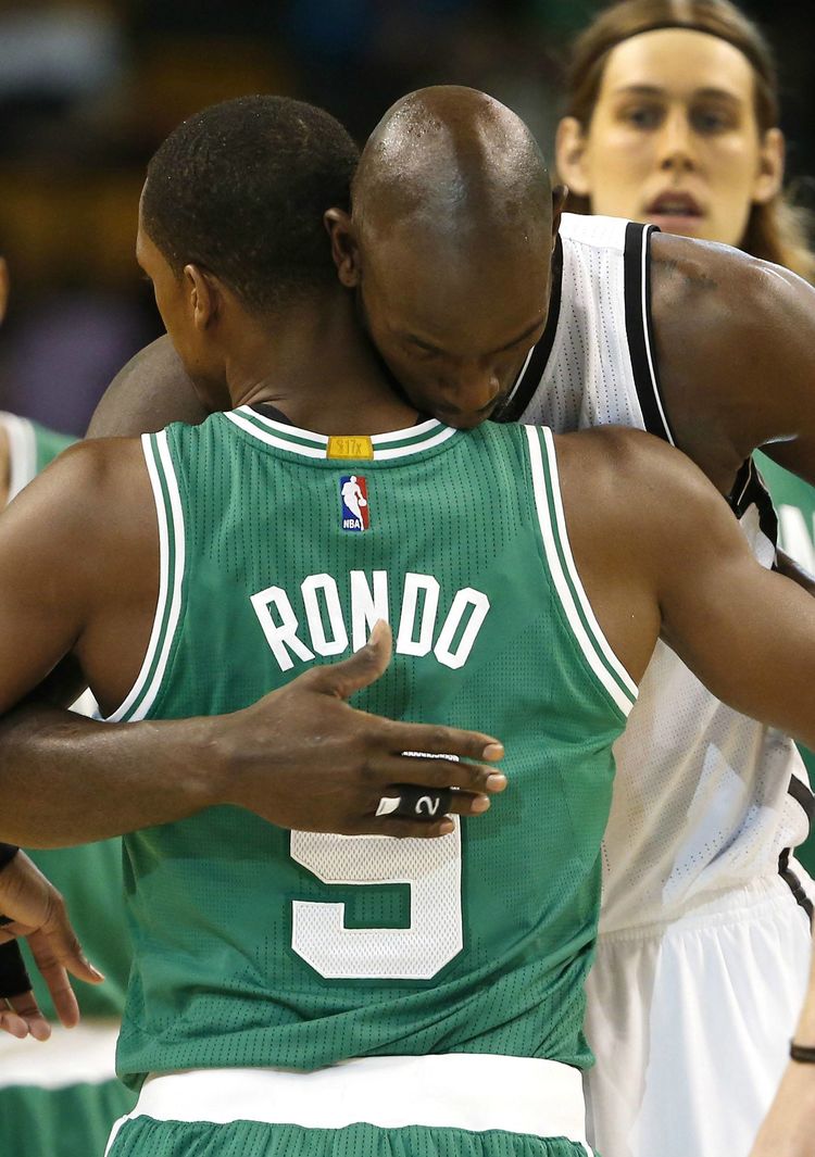 北京队力克雷霆，德罗赞带队取胜