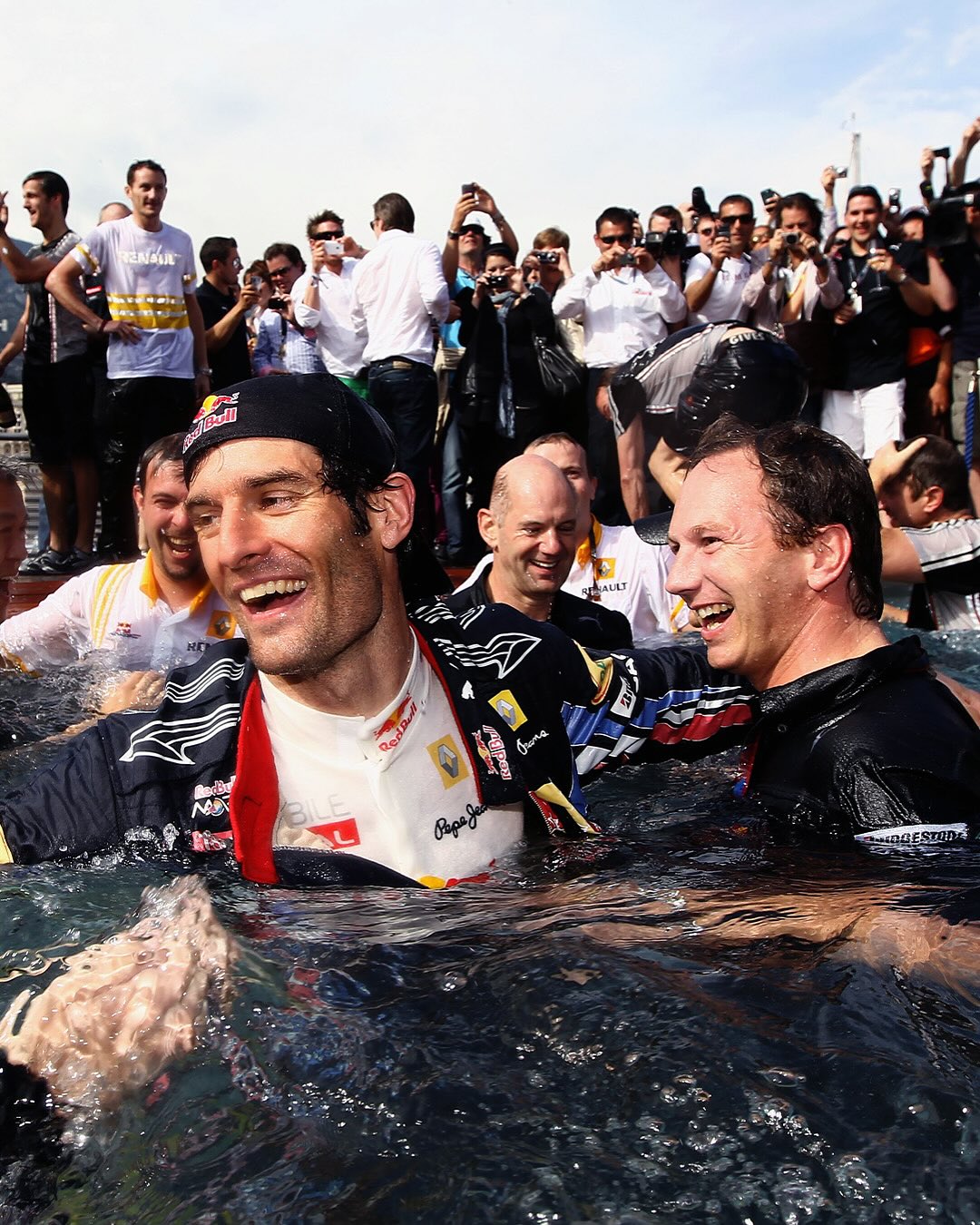 关于哈斯车队完胜红牛二队，汉密尔顿统治全场的信息