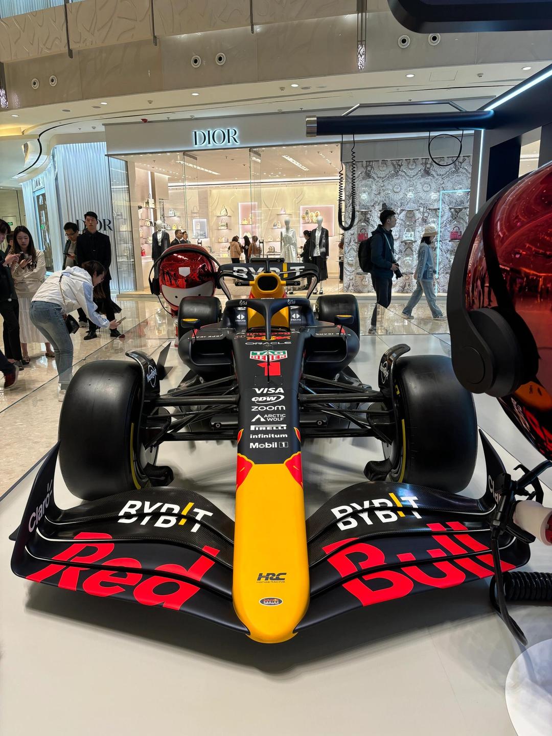 红牛车队碾压迈凯伦，周冠宇高光表现的简单介绍